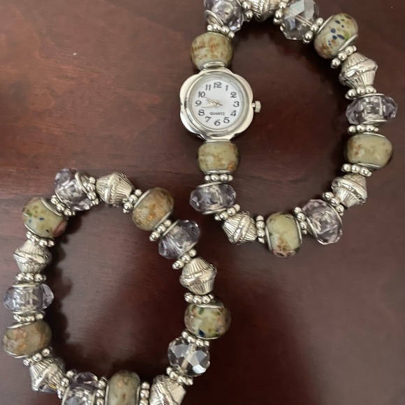 Adorable charm watch with matching charm bracelet - Picture 2 of 2